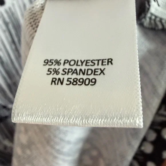 Allison Daley Black and White Abstract Printed 3/4 Cinched Sleeve Top - Picture 6 of 9